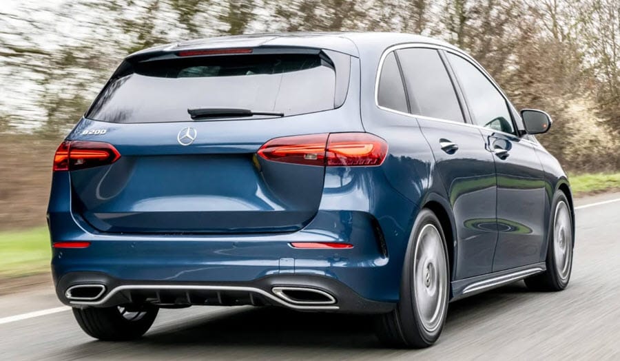 أداء مرسيدس B200 على الطريق