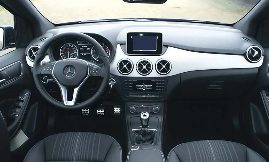 التصميم الداخلي في مرسيدس B180