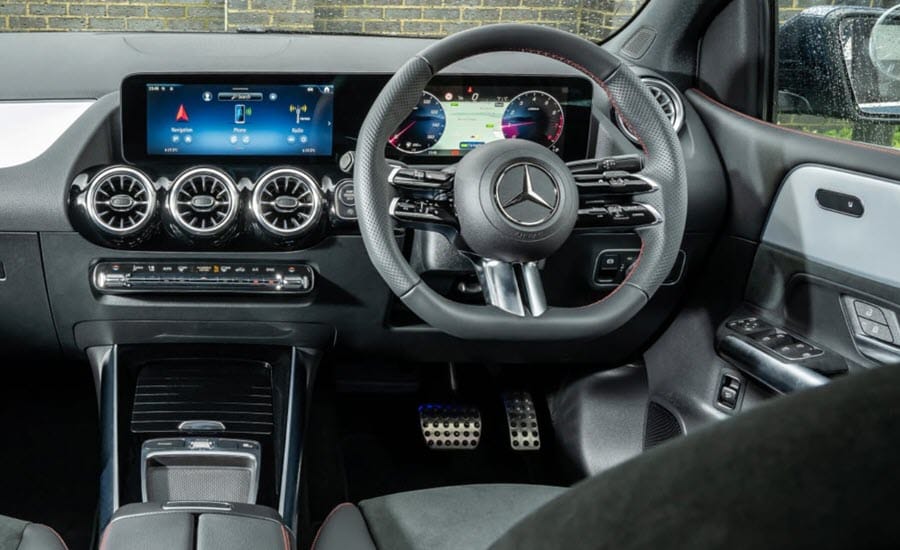 التصميم الداخلي في مرسيدس B200