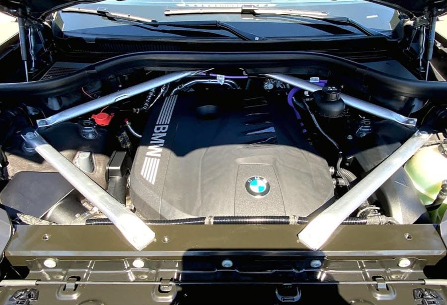 مواصفات بي ام دبليو X7 2025 5 تتوفر X7 بثلاثة خيارات من المحركات، جميعها مدعومة بتقنية هجينة خفيفة 48 فولت