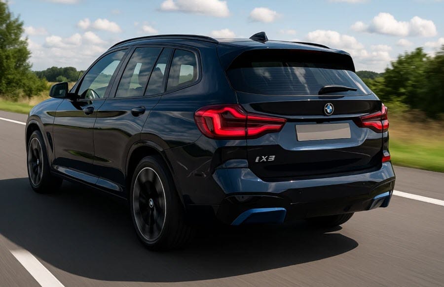 تُمثّل BMW iX3 الجسر المثالي بين السيارات التقليدية والكهربائية